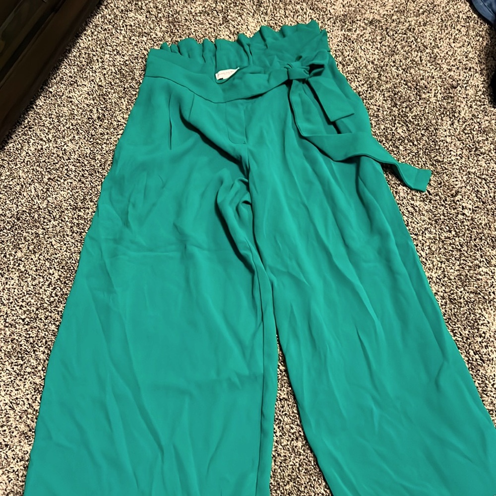 Carolina Blue flowy wide leg cropped pants, size 6